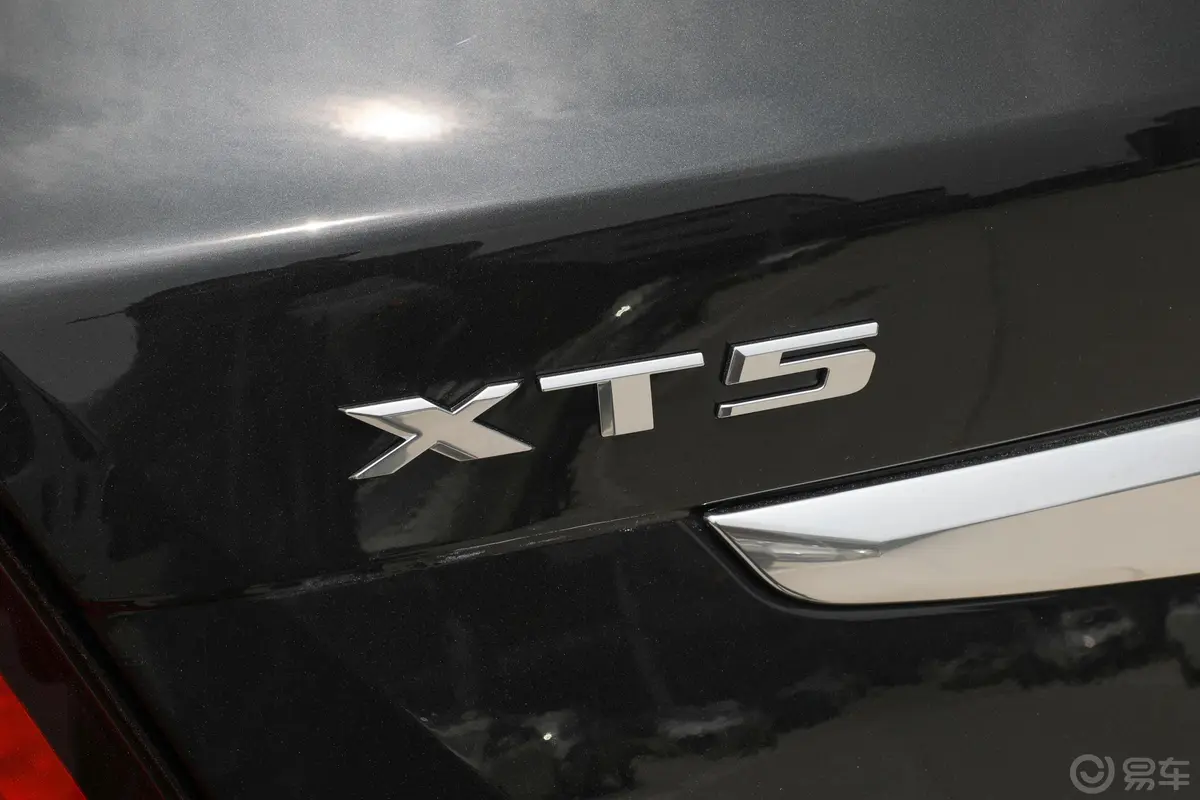 凯迪拉克XT5改款 28T 两驱 豪华型外观