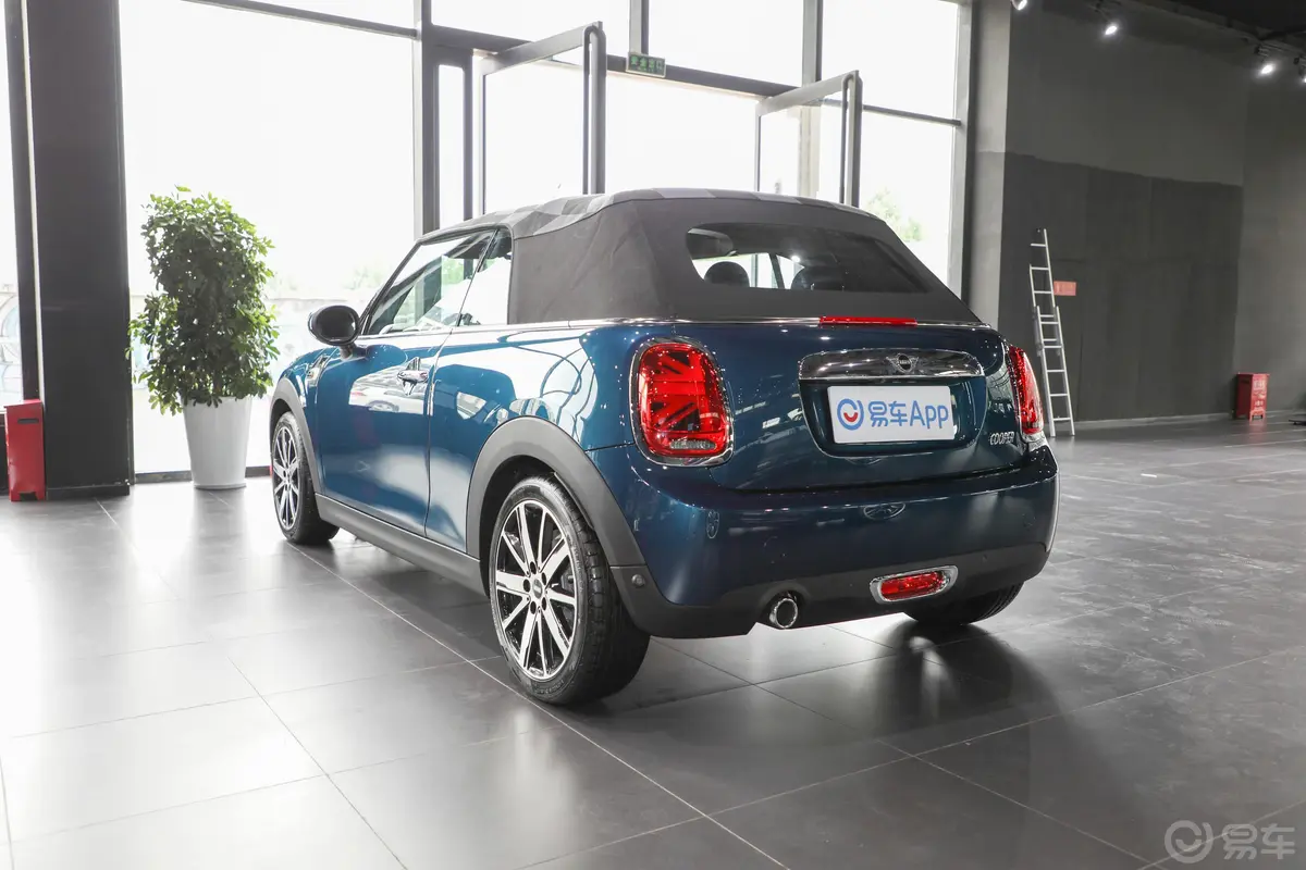 MINI CABRIO1.5T COOPER CABRIO Sidewalk外观