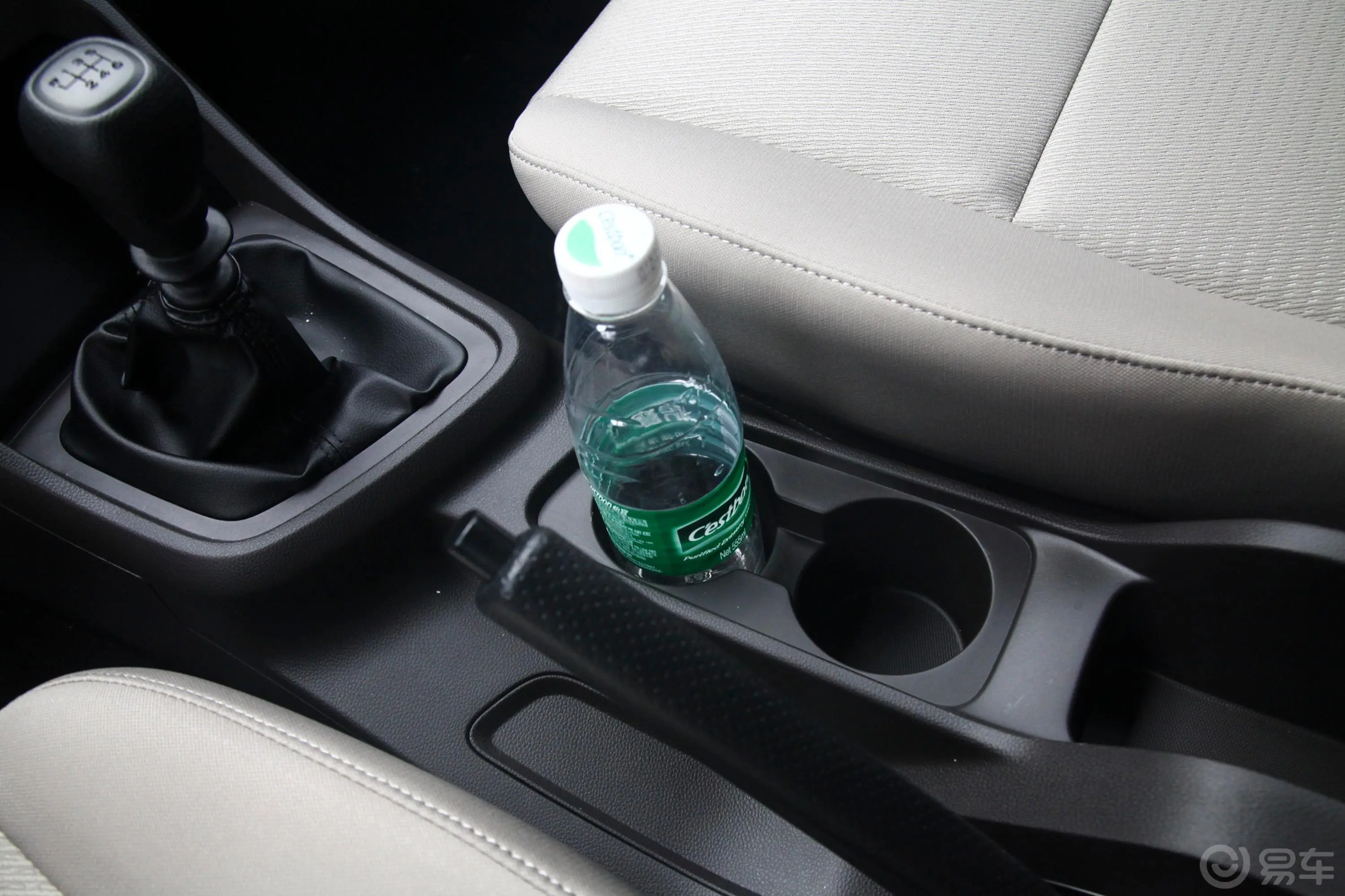 五菱宏光V1.5L 手动 劲取版封窗车 国V前排杯架