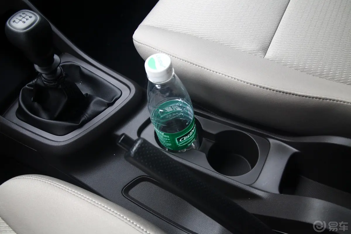 五菱宏光V1.5L 手动 劲取版封窗车 国V前排杯架