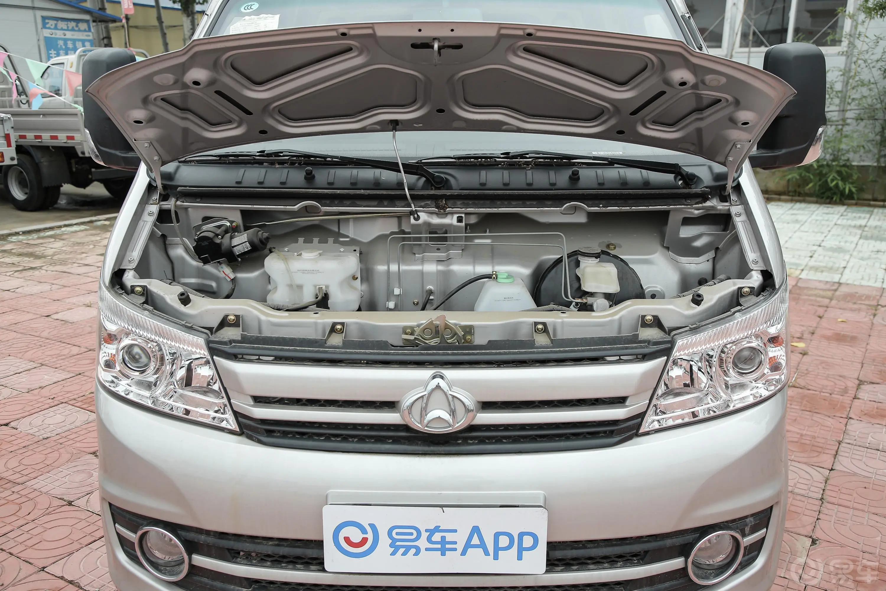 跨越王X5厢式运输车N1 1.5L 单排双后轮 舒适版SC5031XXYFRD66 汽油 国VI发动机舱整体