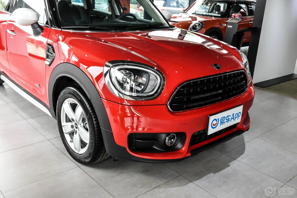 MINI COUNTRYMAN1.5T COOPER ALL4前格栅侧俯拍