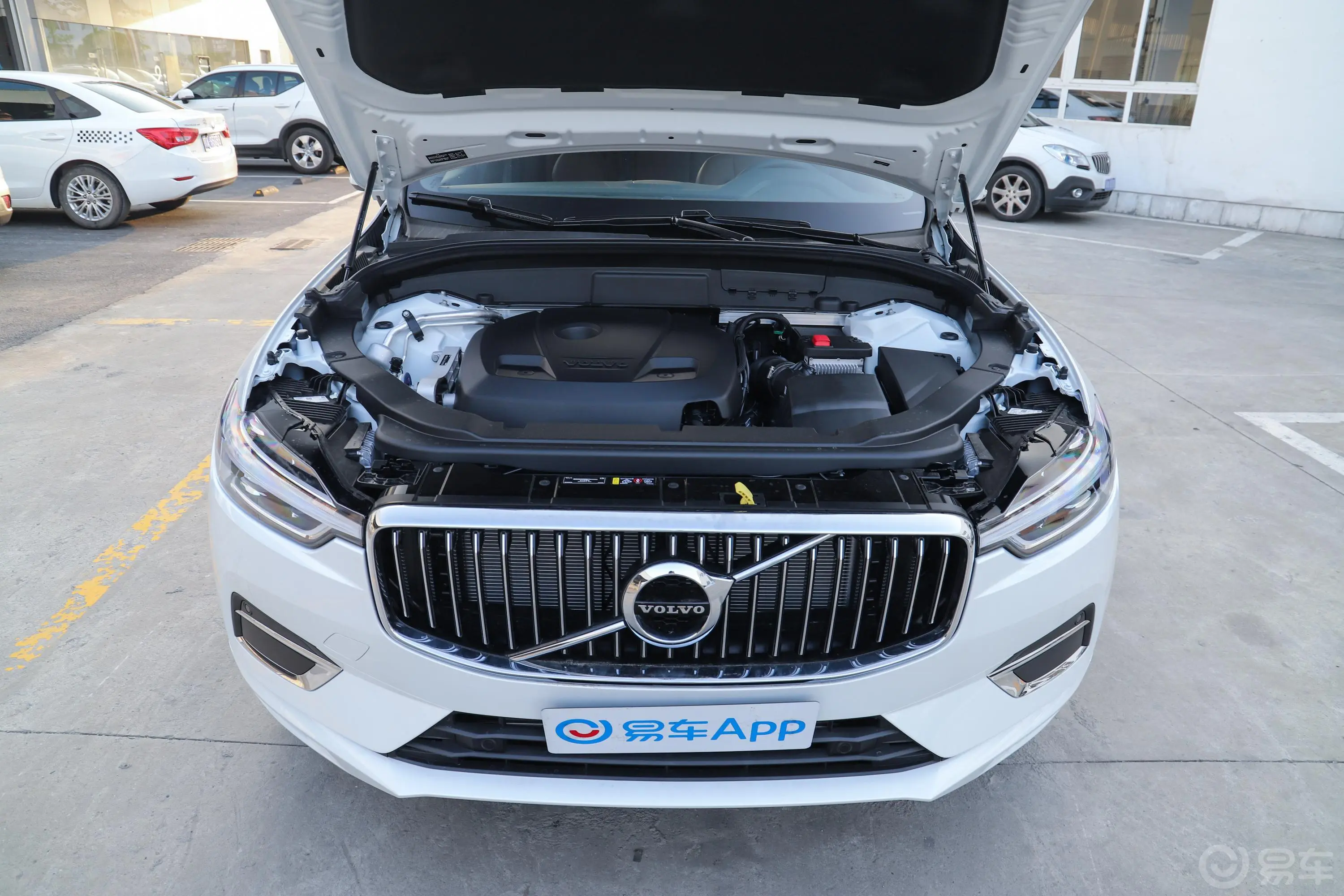 沃尔沃XC60T5 四驱 智远豪华版发动机舱整体