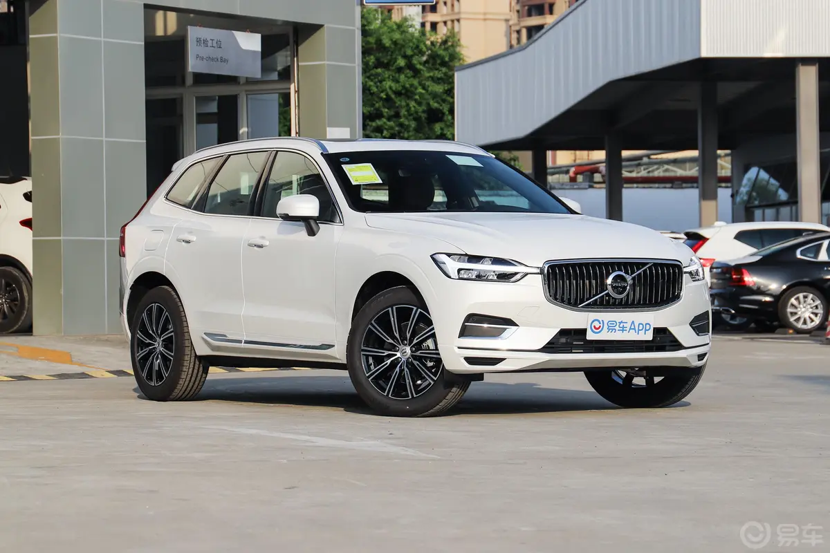 沃尔沃XC60T5 四驱 智远豪华版侧前45度车头向右水平