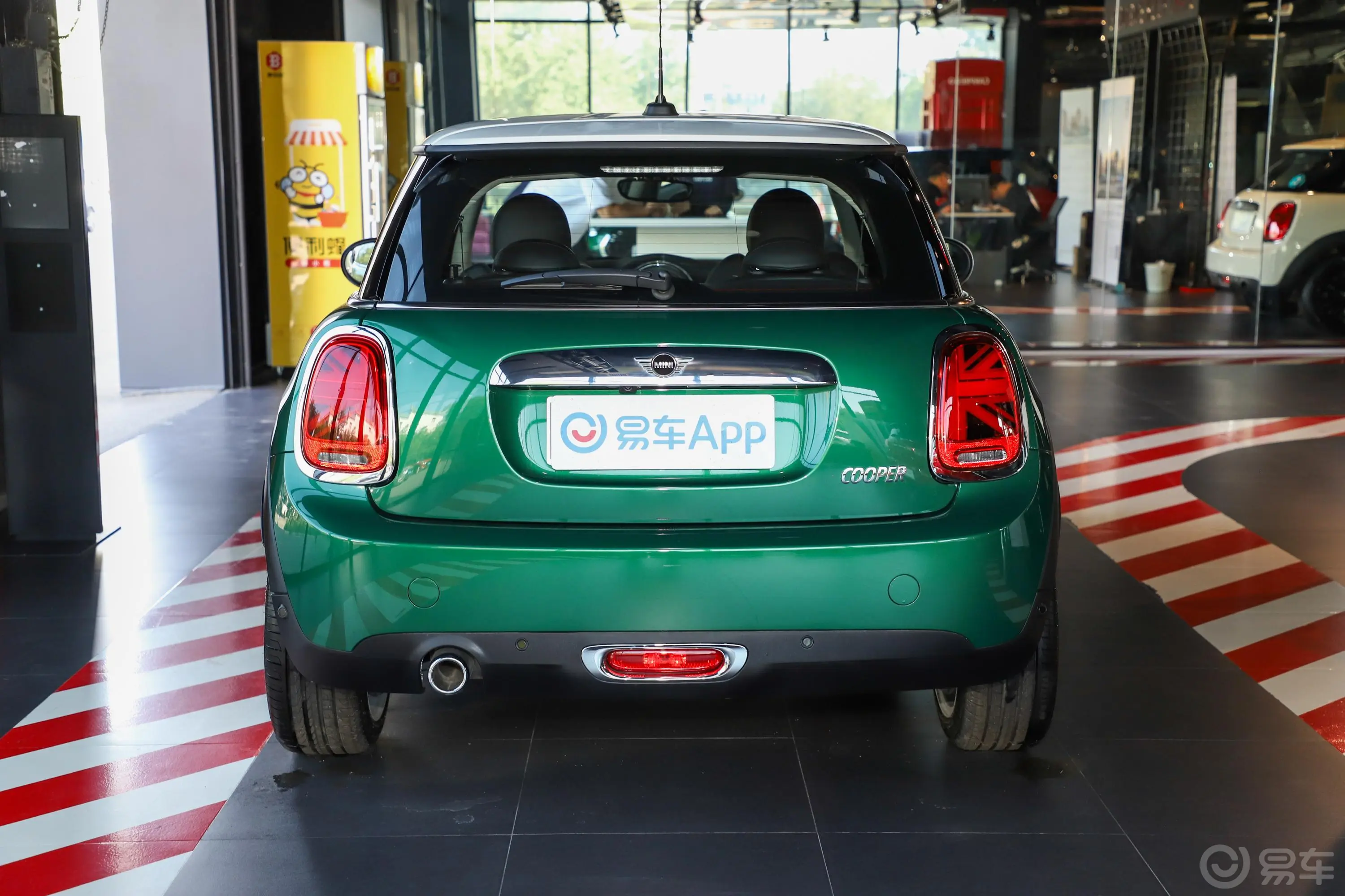 MINI1.5T COOPER 艺术家正后水平