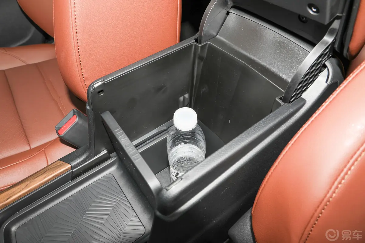本田CR-V锐·混动 2.0L 两驱 净致版前排扶手箱储物格