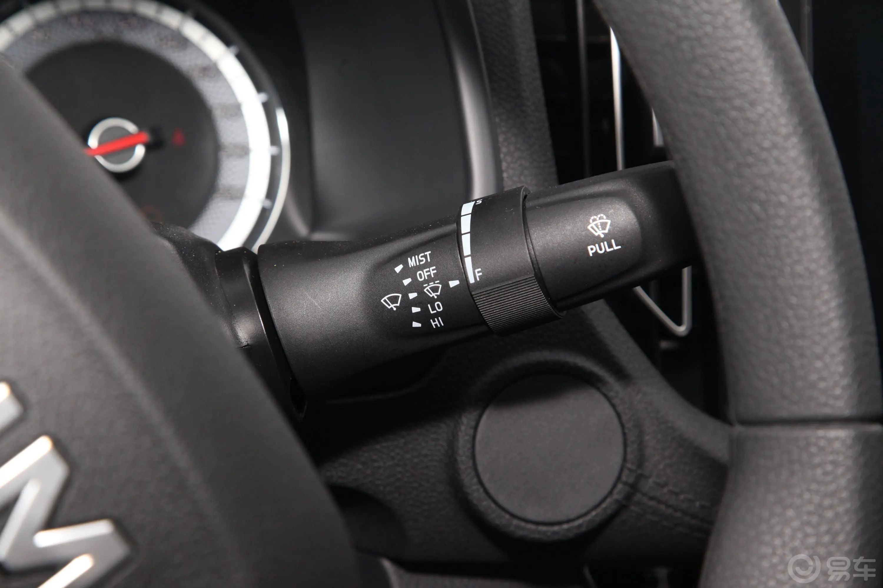 瑞迈S改款 加长版 2.5T 手动两驱领航版 柴油 国VI灯光控制区