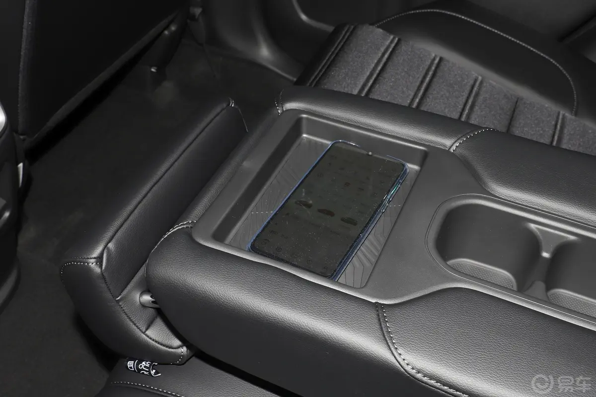 本田CR-V锐·混动 2.0L 两驱 净速版后排空间