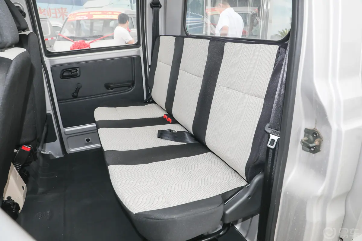 新豹T3载货汽车N1 1.5L 双排单后轮 舒适版 SC1031TMS61 汽油 国VI后排座椅