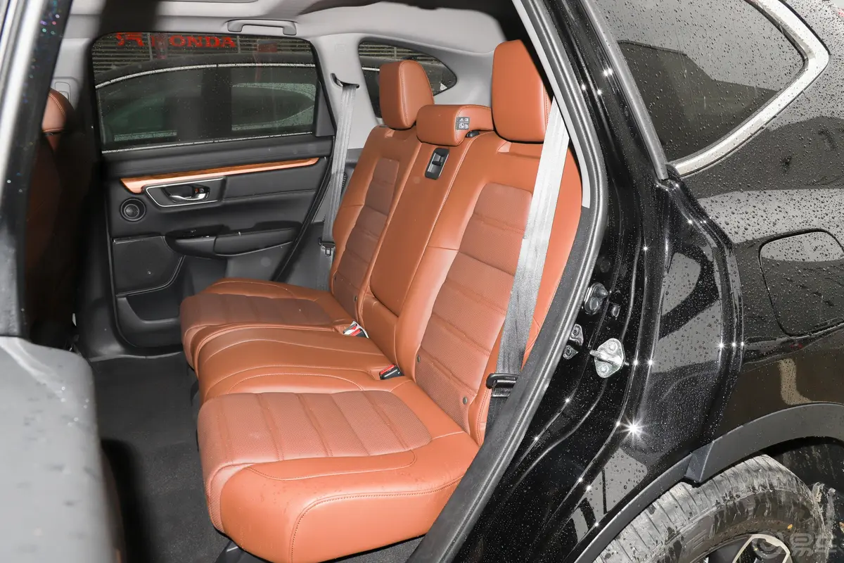 本田CR-V锐·混动 2.0L 两驱 净驰版后排座椅