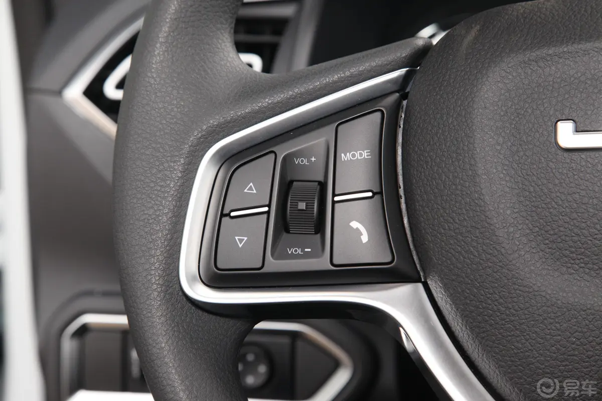 瑞迈S改款 标轴版 2.5T 手动两驱领航版 柴油 国VI左侧方向盘功能按键
