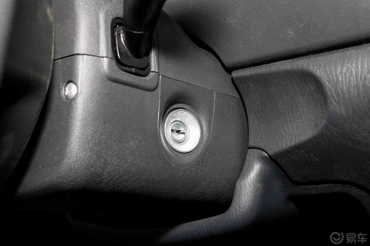 北汽EV2改款 10度版 6.6kW车载充电机 2座钥匙孔或一键启动按键