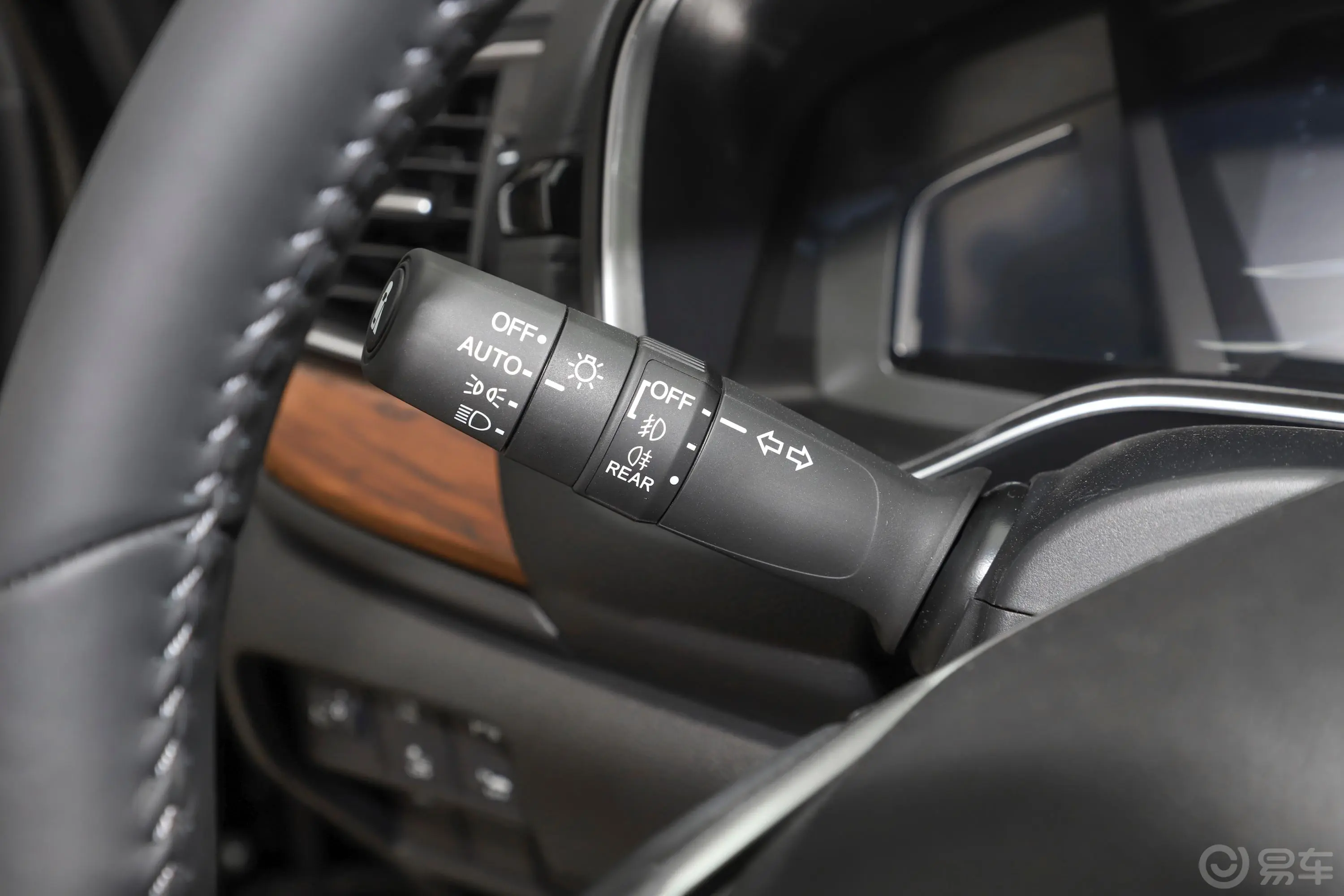 本田CR-V锐·混动 2.0L 两驱 净驰版灯光控制区