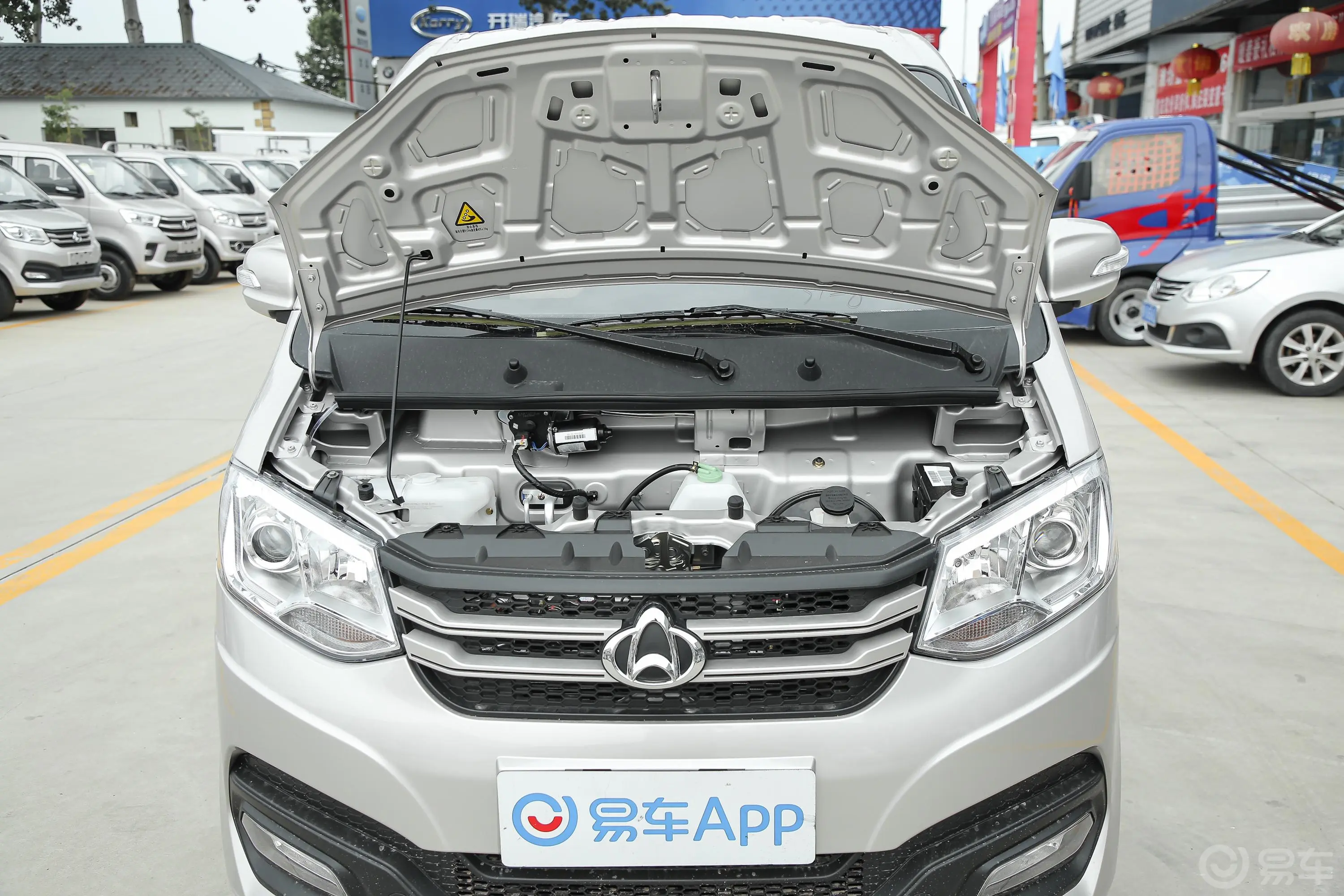 跨越王X1载货汽车N1 1.2L 双排单后轮 标准版（5.46米） SC1034XAS6B2 汽油 国VI发动机舱整体