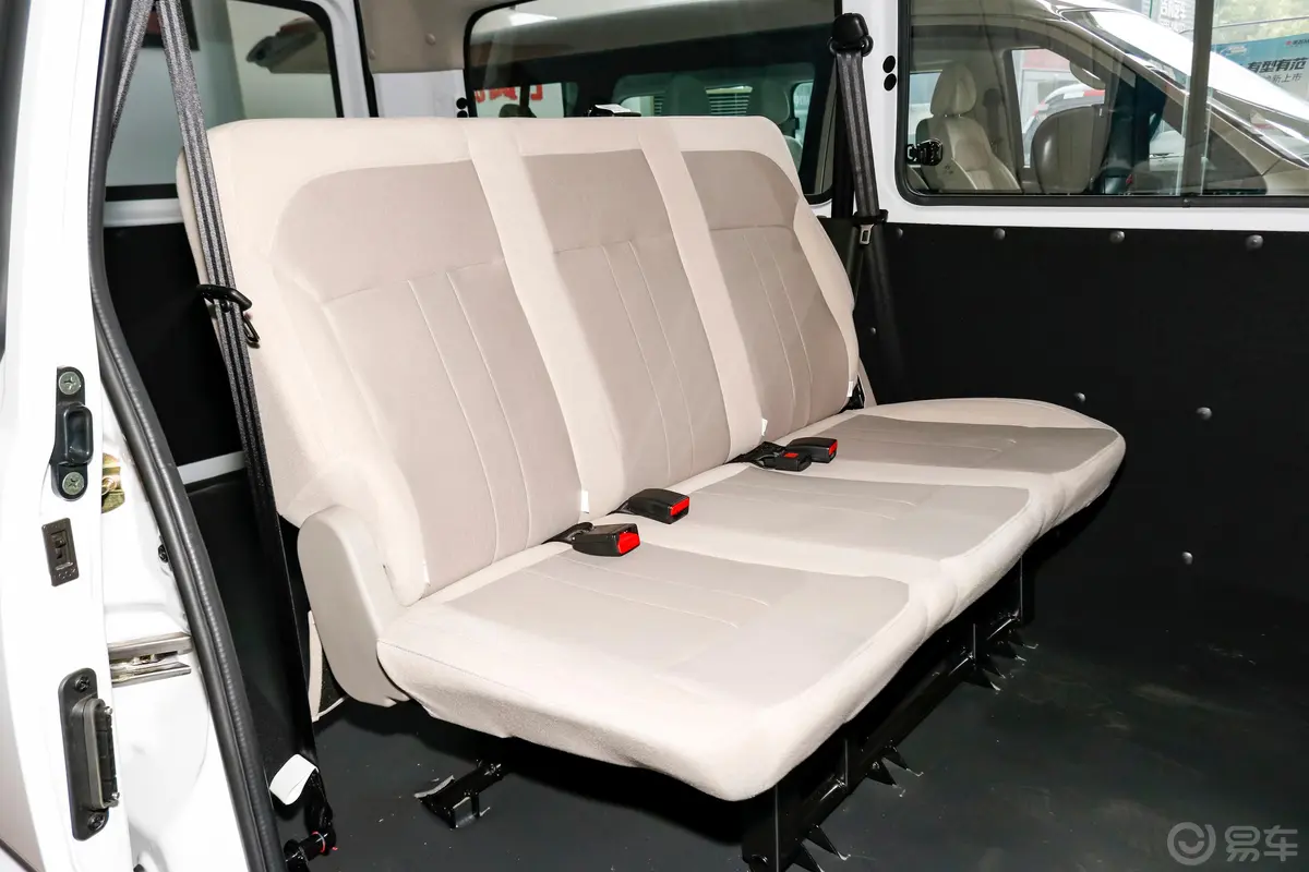 菱智M5 EV长航版 舒适型 5座后排座椅