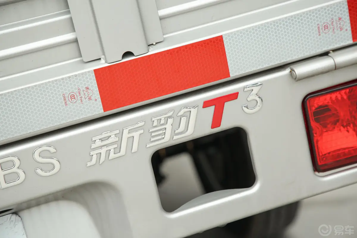 新豹T3载货汽车N1 1.2L 双排单后轮 舒适版(5.285米)SC1031TFS6B1 汽油 国Ⅵ外观