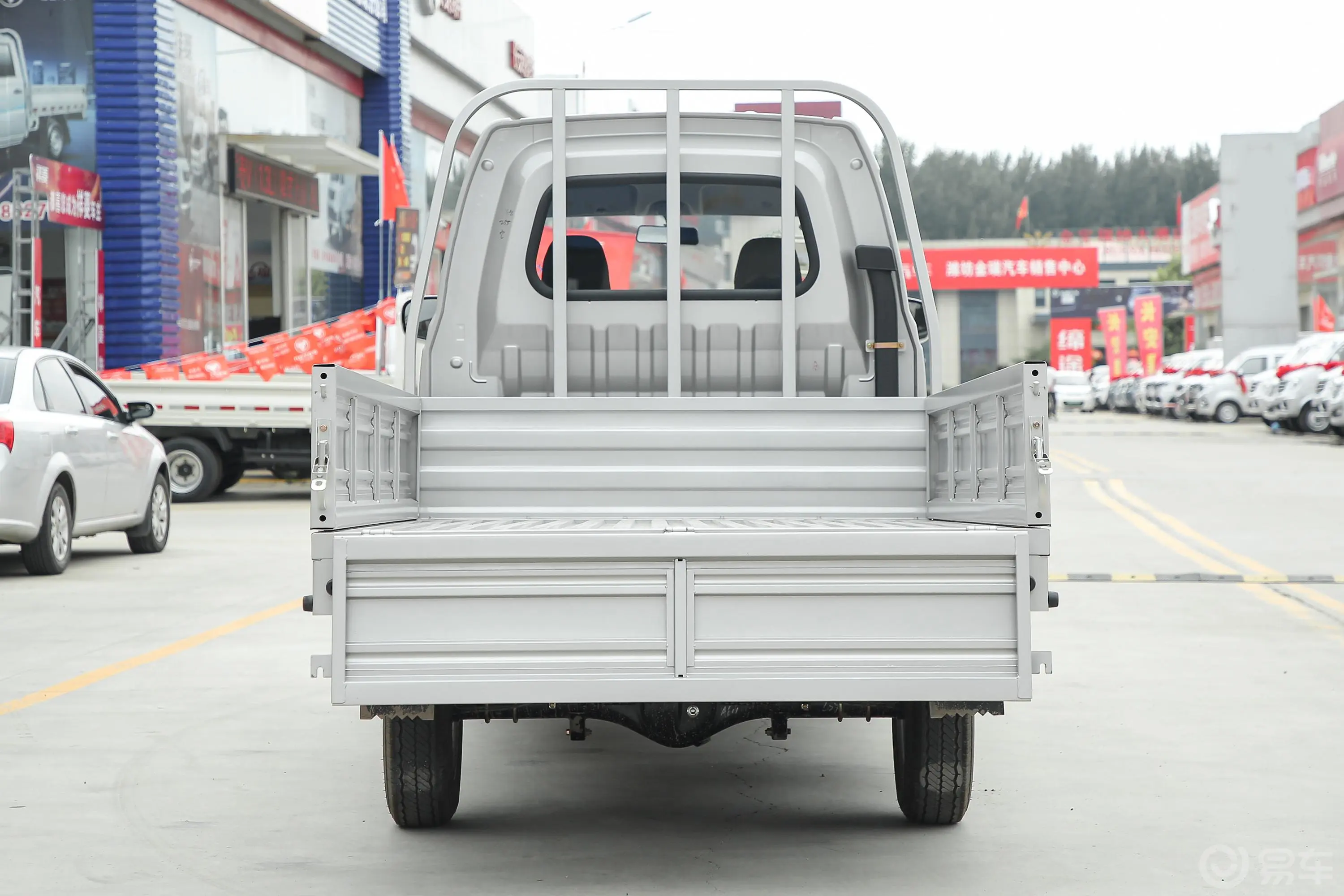 跨越王X1载货汽车N1 1.2L 双排单后轮 标准版（5.46米） SC1034XAS6B2 汽油 国VI空间