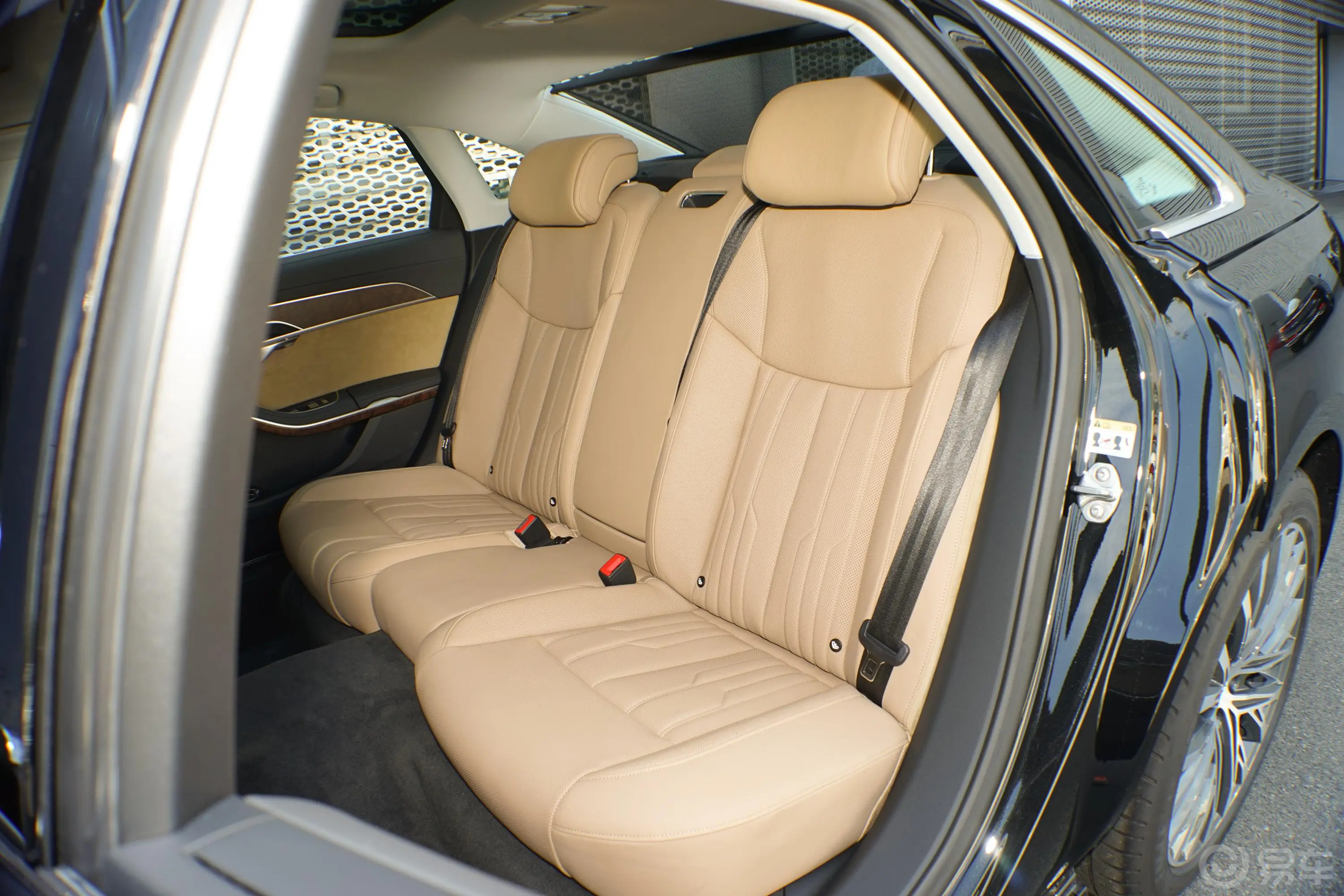 奥迪A8改款 Plus A8L 55 TFSI quattro 豪华型后排座椅