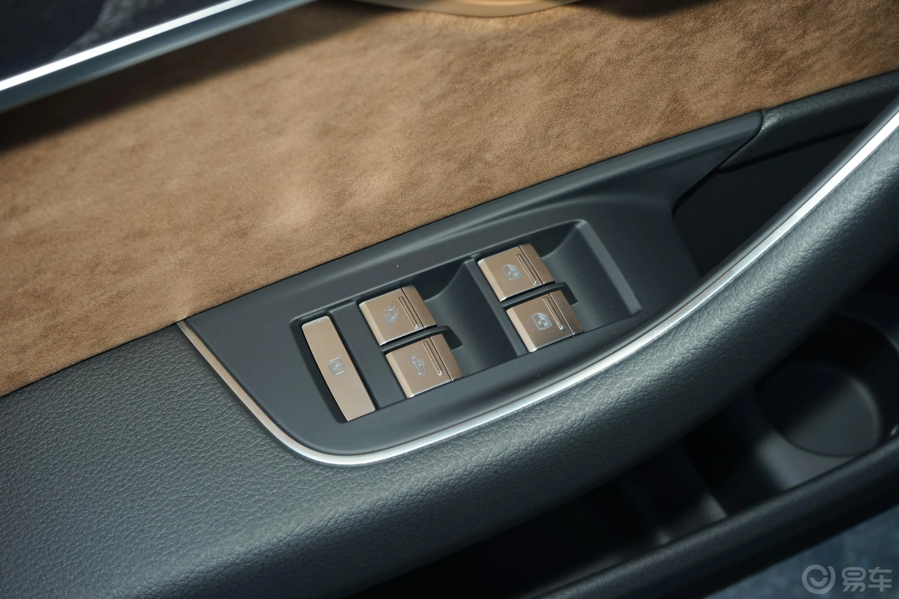 奥迪A8改款 Plus A8L 50 TFSI quattro 舒适型后车窗调节