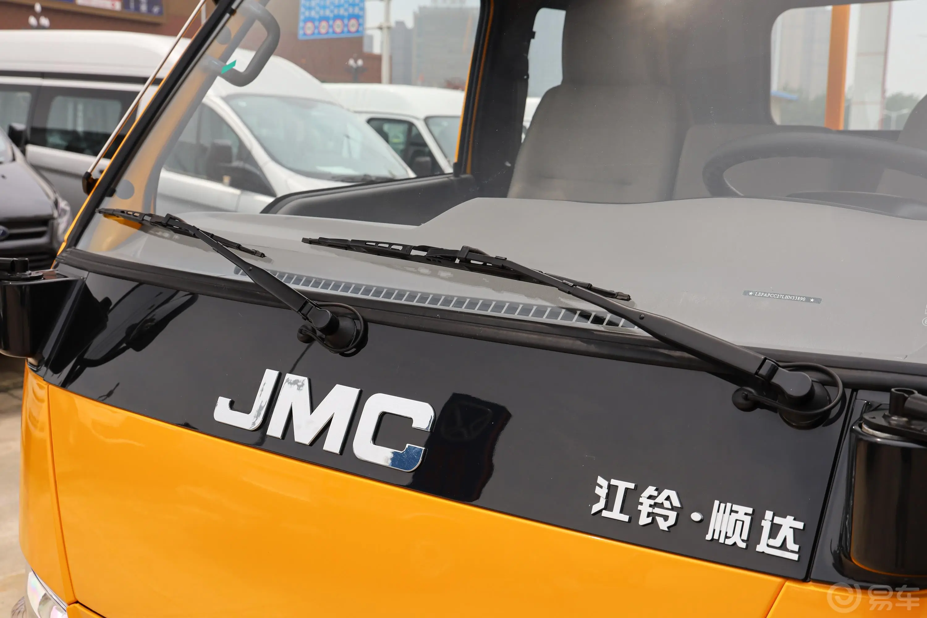 顺达窄体小卡 普通款 2.8T 手动 3.3米排半栏板轻卡JX1041TPCC25雨刷器