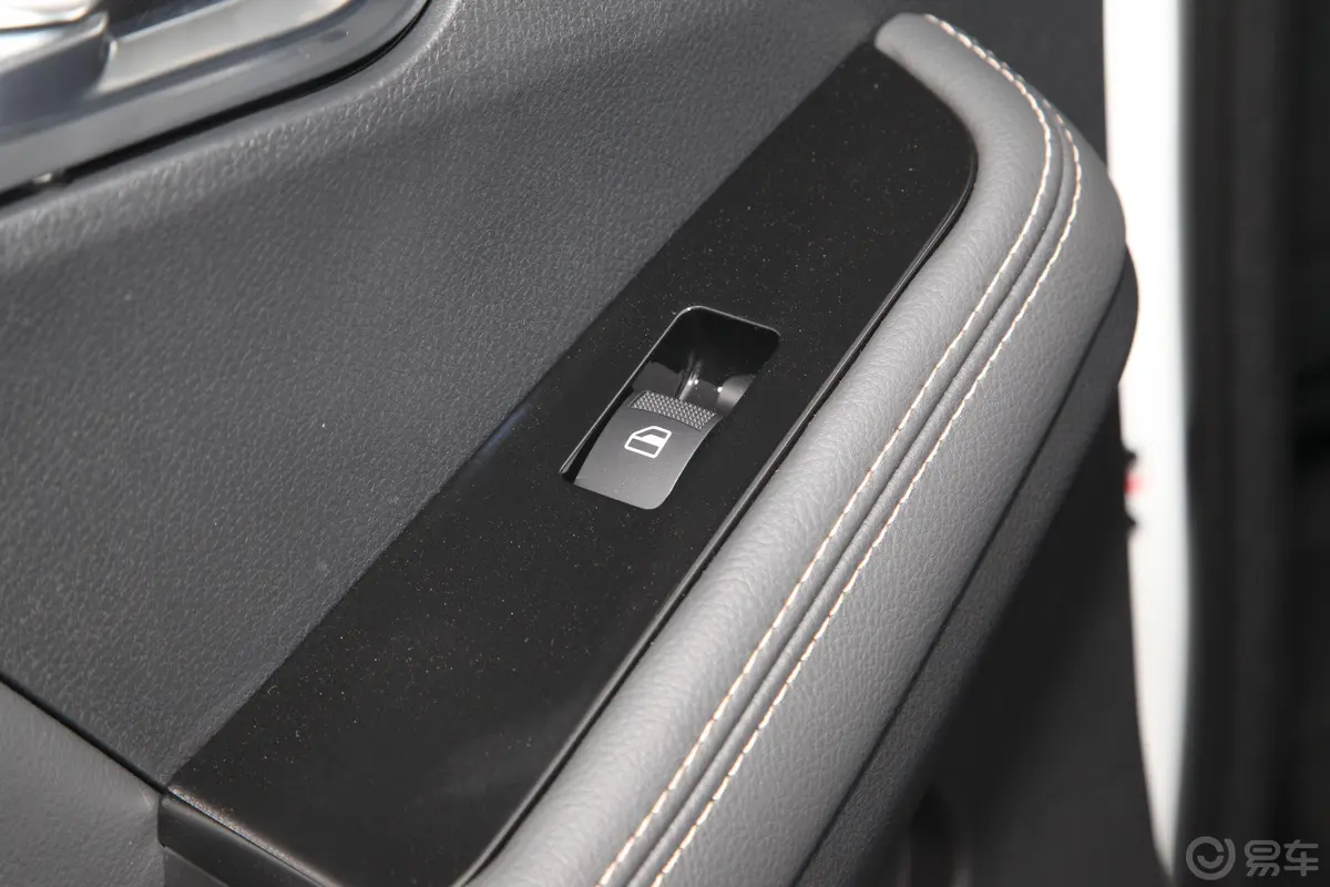 瑞迈S改款 标轴版 2.5T 手动四驱领航版 柴油 国VI后车窗调节