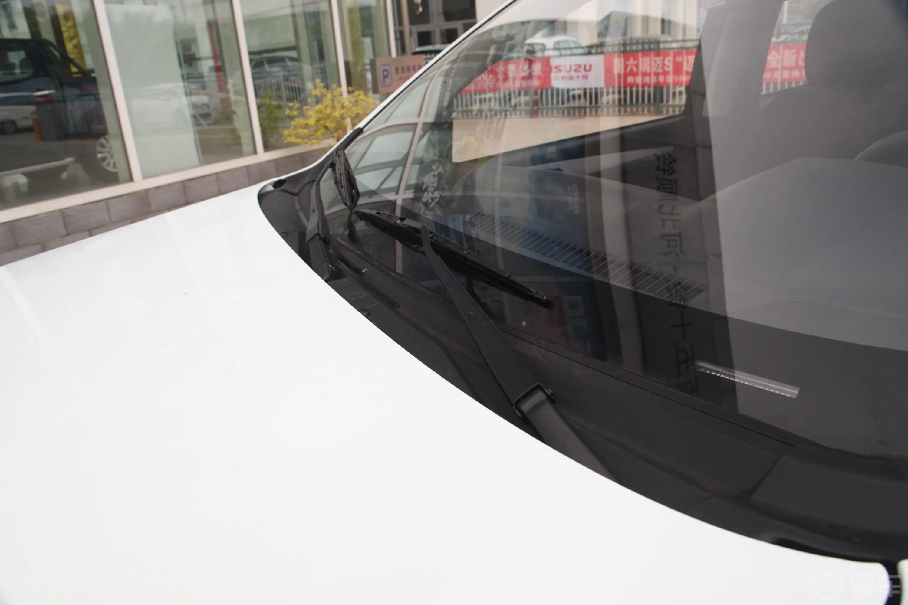 瑞迈S改款 标轴版 2.5T 手动四驱领航版 柴油 国VI雨刷器