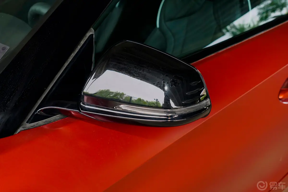 宝马Z4sDrive25i 烈日限量版主驾驶后视镜背面