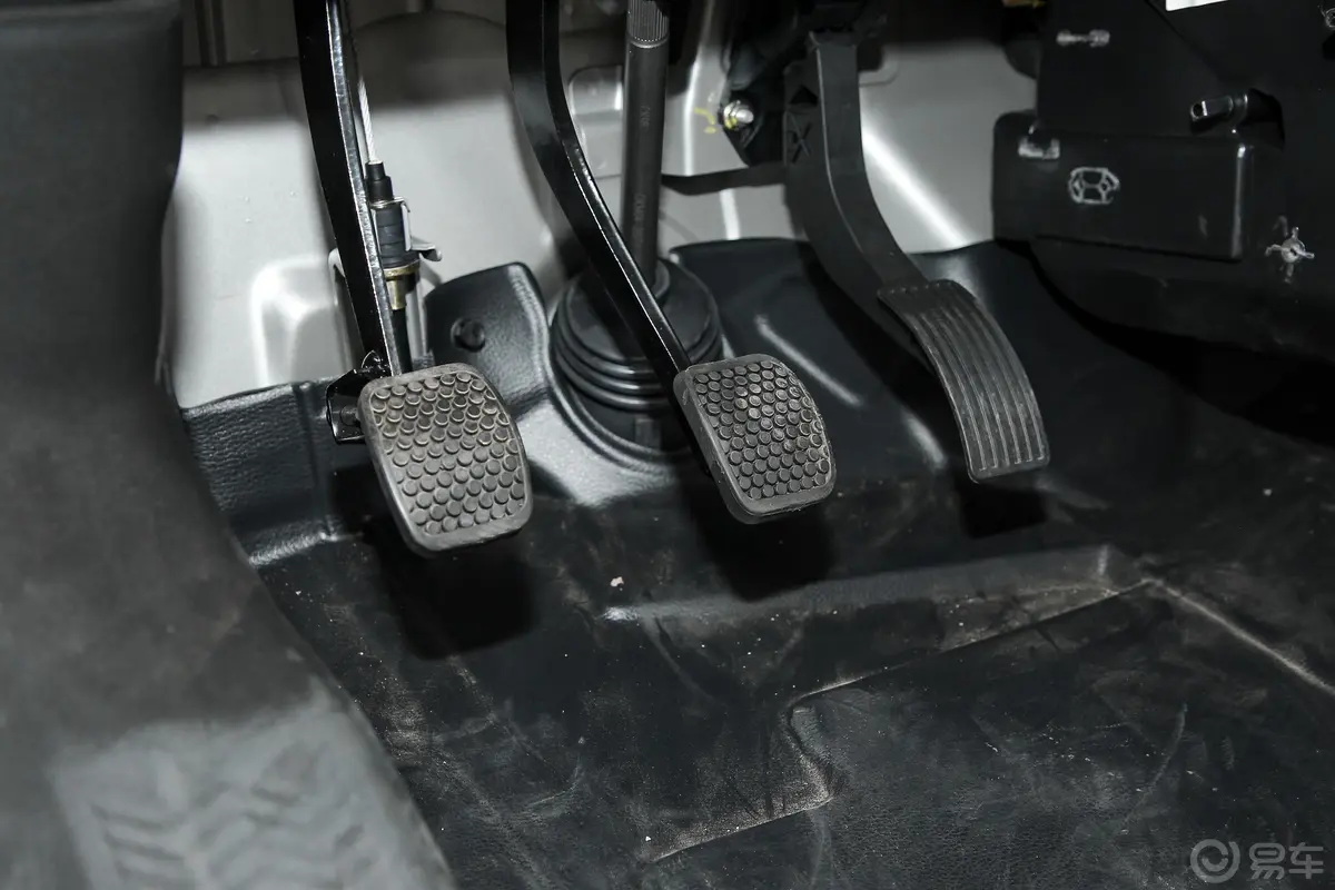 新豹T3载货汽车N1 1.2L 双排单后轮 舒适版 SC1031TFS62 汽油 国VI脚踏板
