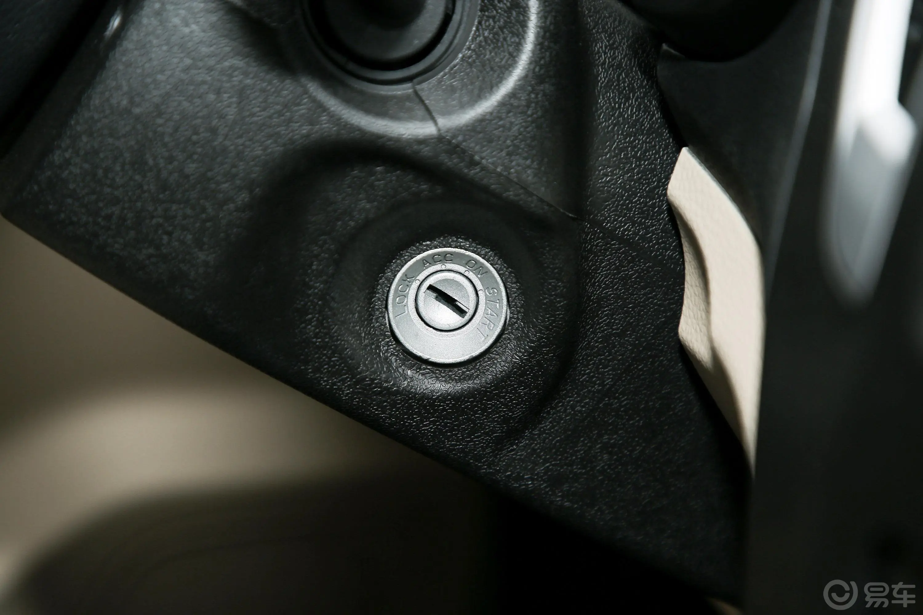 新豹T3载货汽车N1 1.2L 双排单后轮 舒适版 SC1031TFS62 汽油 国VI钥匙孔或一键启动按键