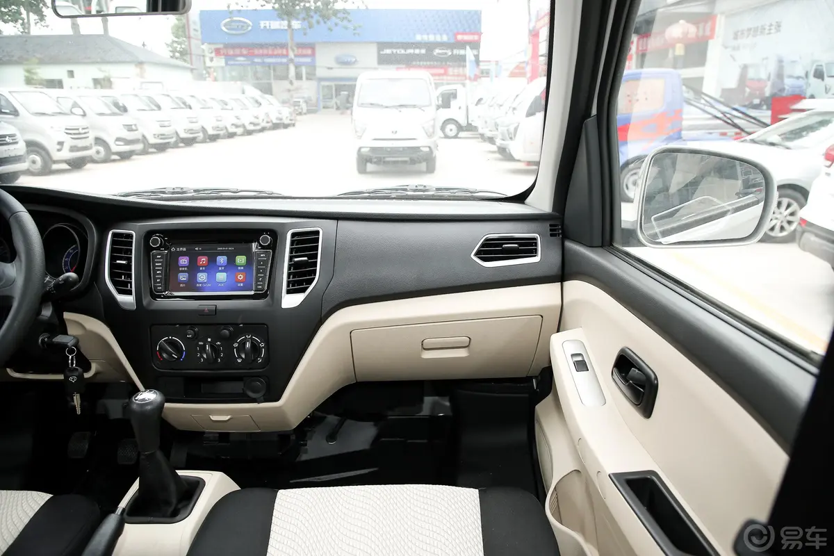 新豹T3载货汽车N1 1.2L 双排单后轮 舒适版 SC1031TFS62 汽油 国VI副驾驶位区域