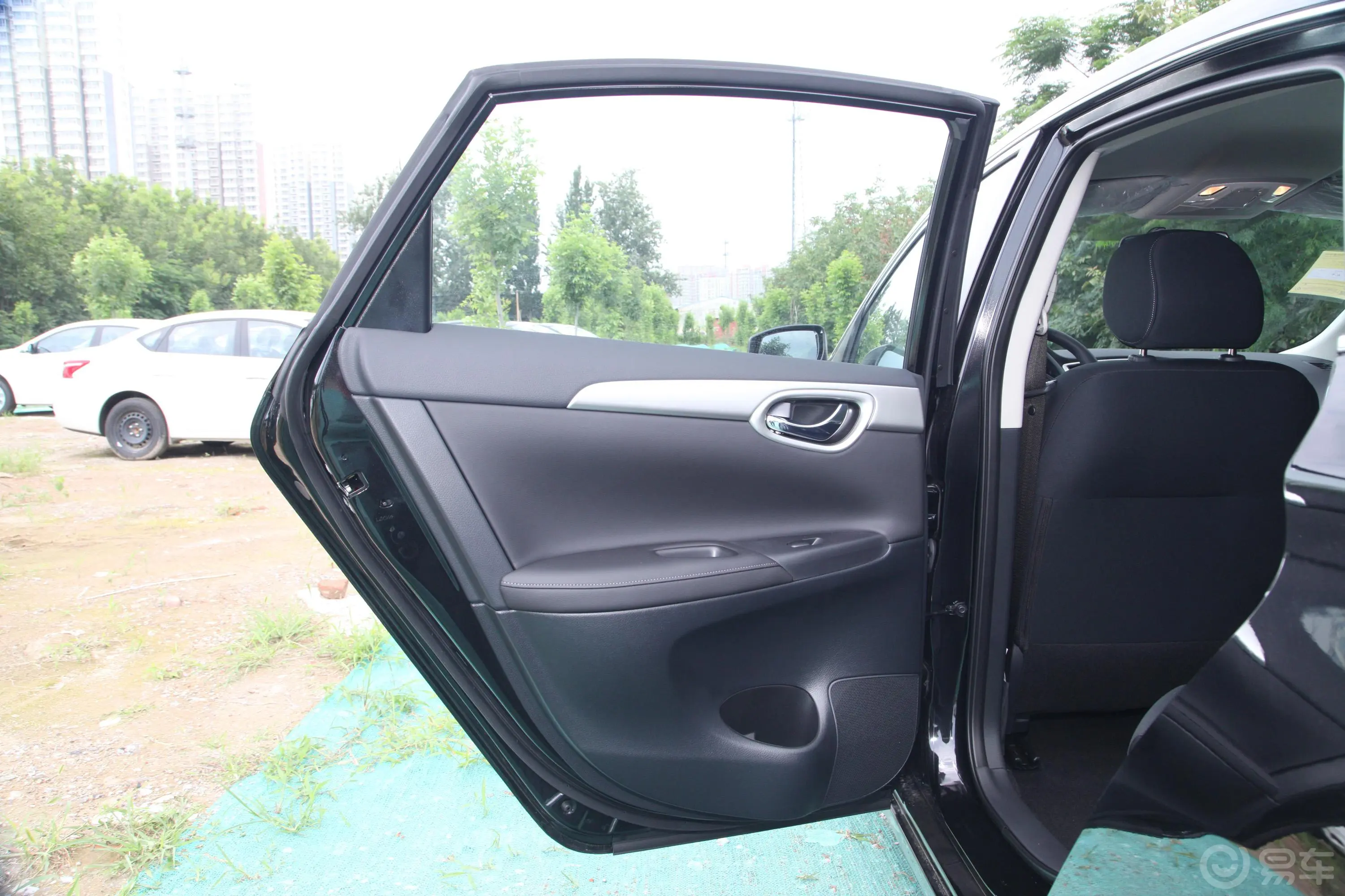 轩逸经典 1.6XE CVT 舒适版驾驶员侧后车门