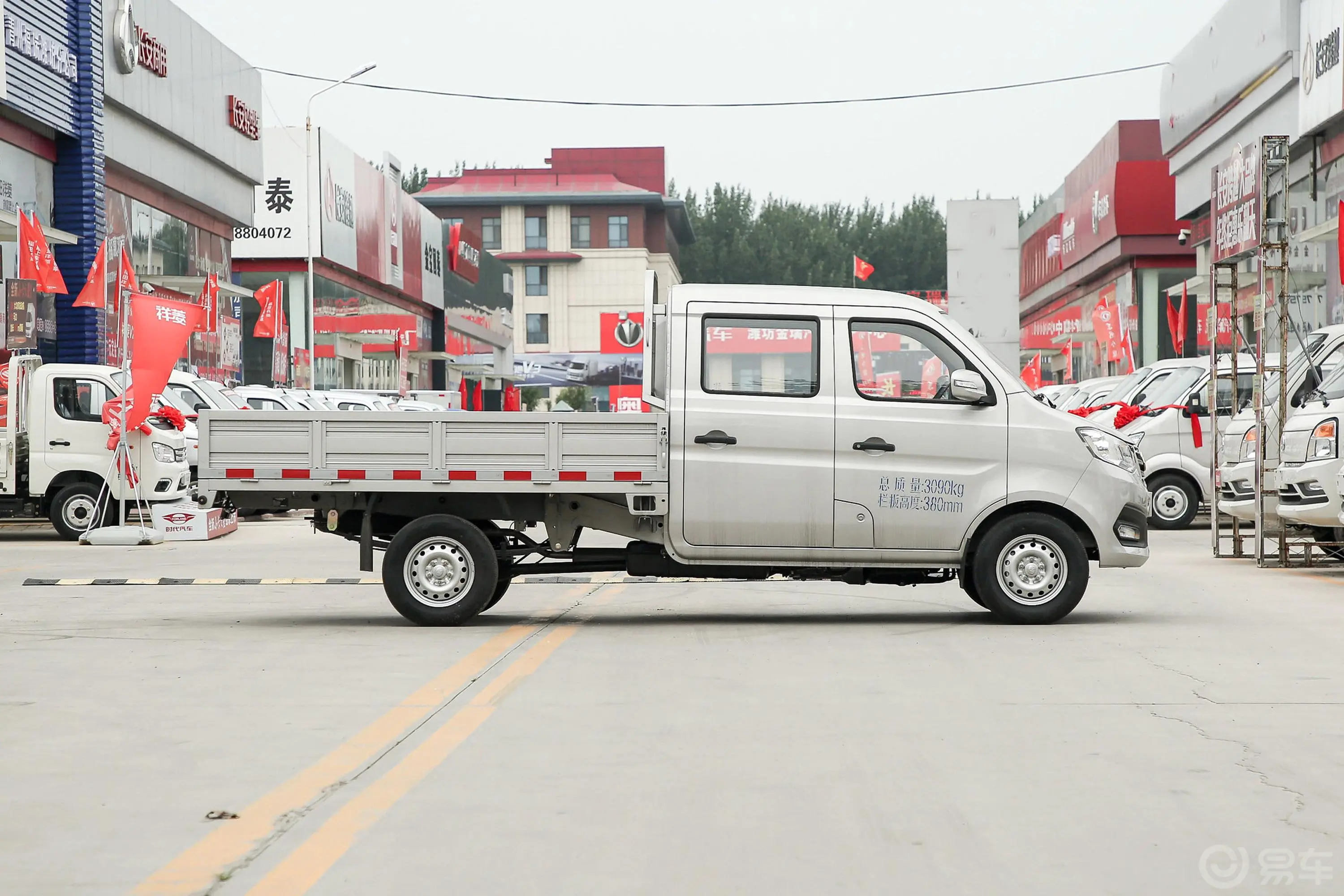 新豹T3载货汽车N1 1.2L 双排单后轮 舒适版 SC1031TFS62 汽油 国VI正侧车头向右水平