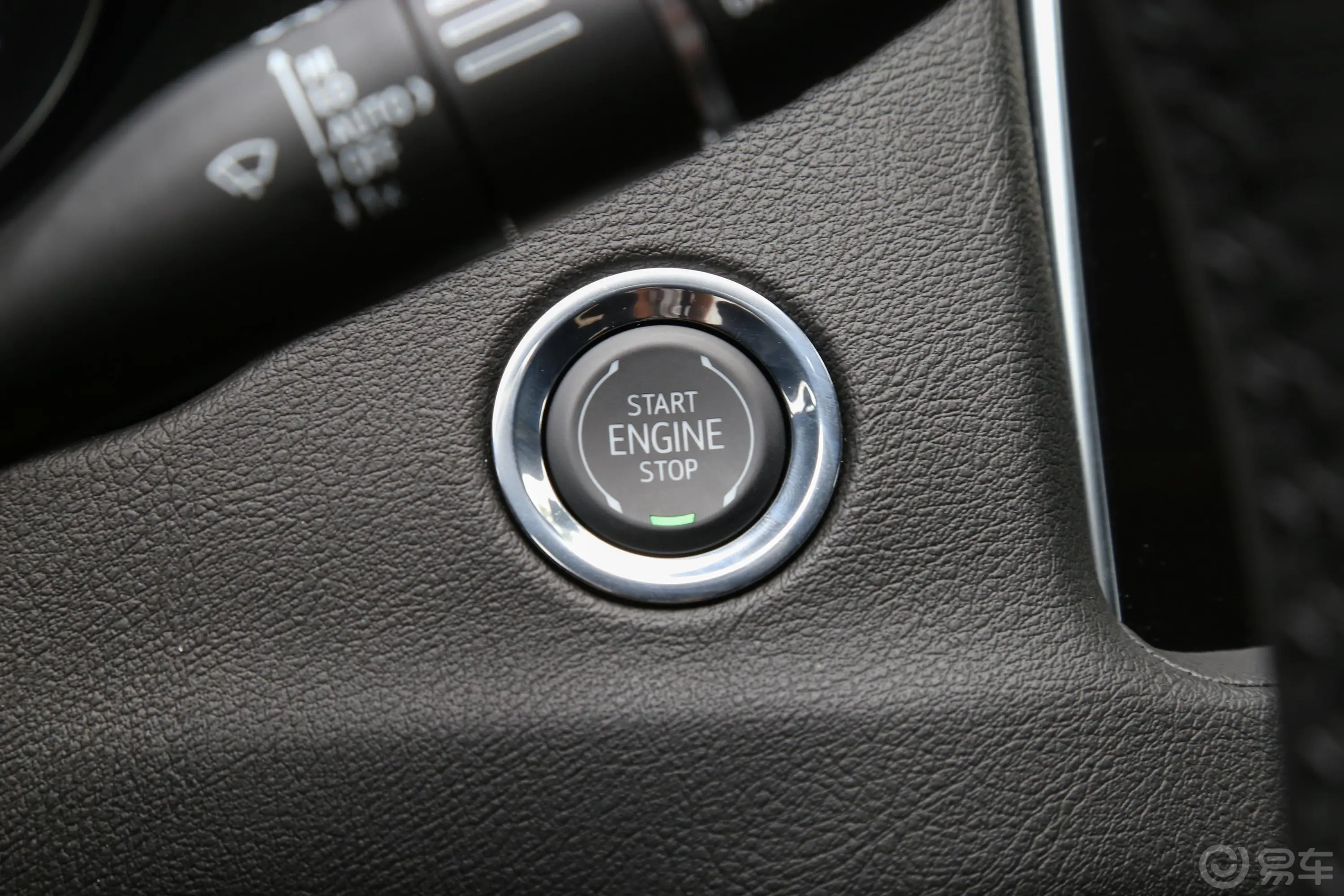 凯迪拉克XT4改款 28T 四驱 铂金运动版钥匙孔或一键启动按键