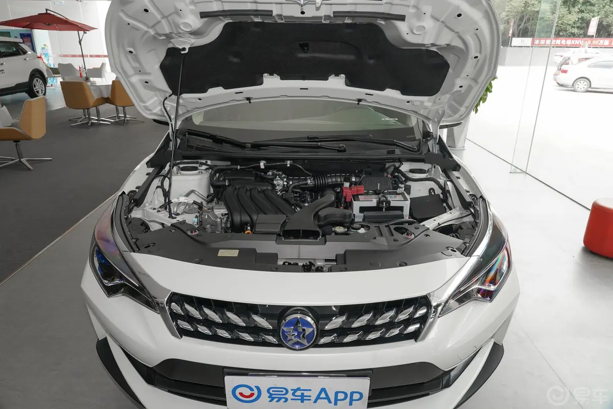 启辰D601.6L CVT 进享版发动机舱整体