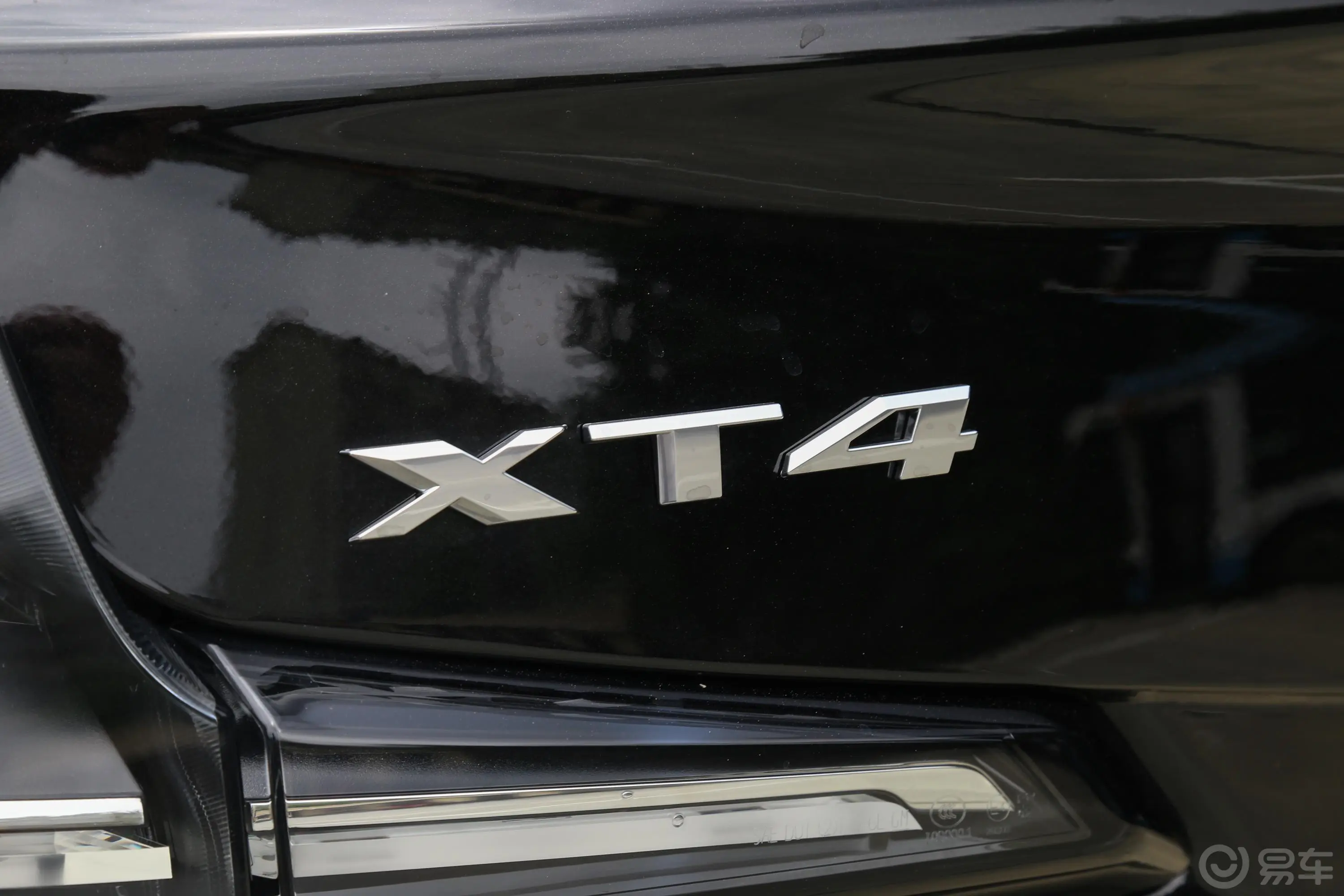 凯迪拉克XT4改款 28T 四驱 铂金运动版外观