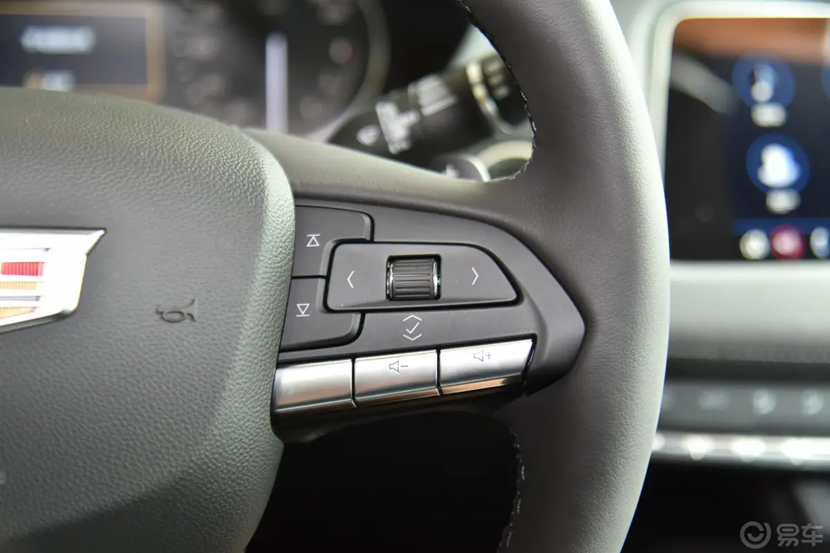 凯迪拉克XT4改款 28T 两驱 领先型右侧方向盘功能按键