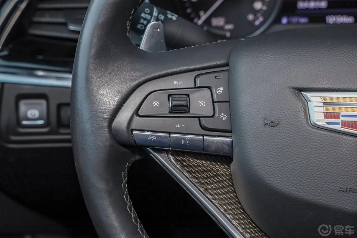 凯迪拉克XT6改款 28T 四驱 铂金运动版 6座左侧方向盘功能按键
