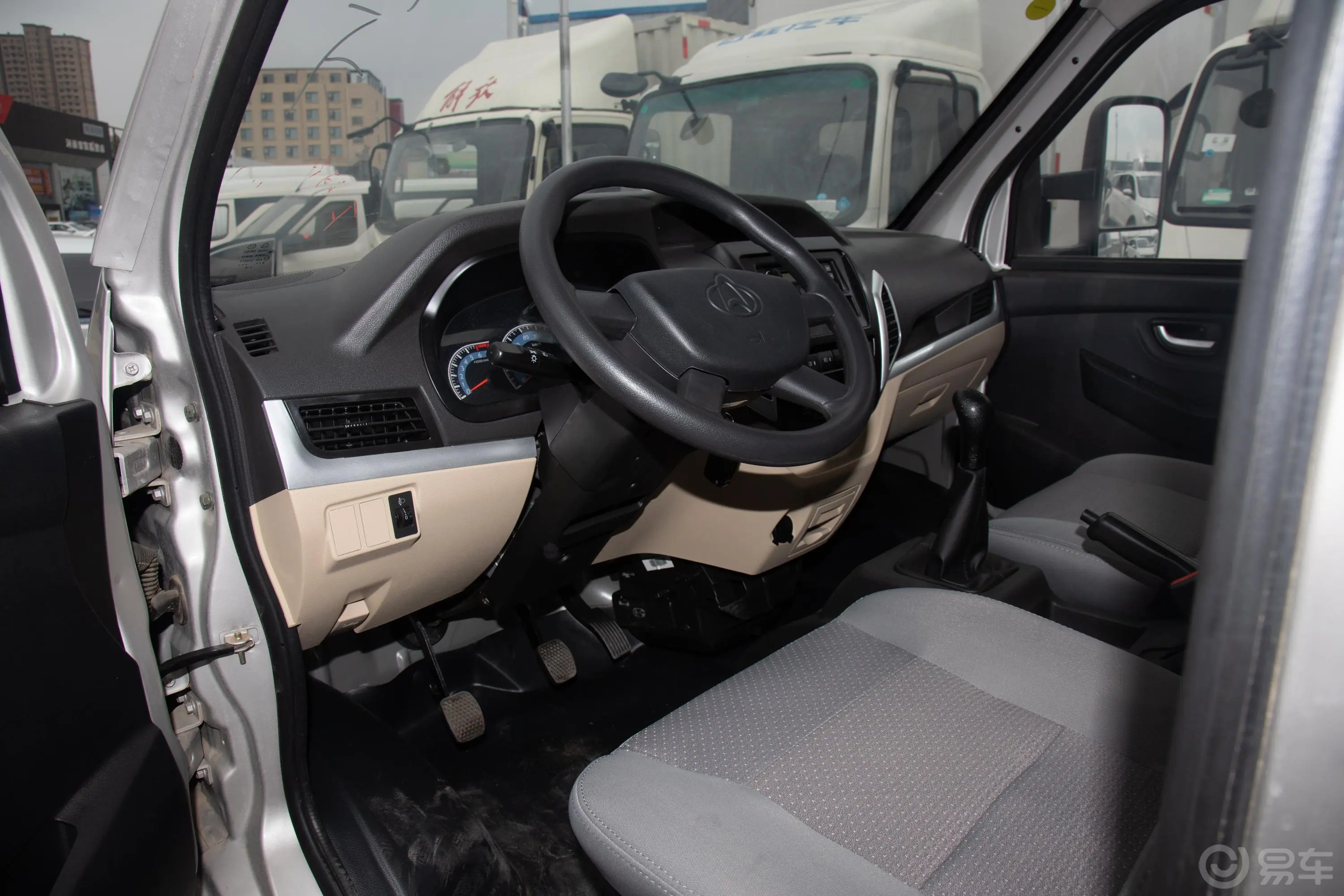 跨越王X5载货汽车N2 2.3T 单排双后轮 舒适版 SC1040FRD52 柴油 国V驾驶位区域