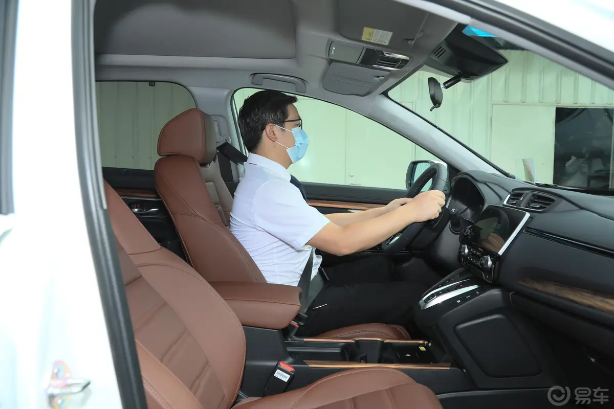 本田CR-V锐·混动 2.0L 四驱 净享版前排空间体验