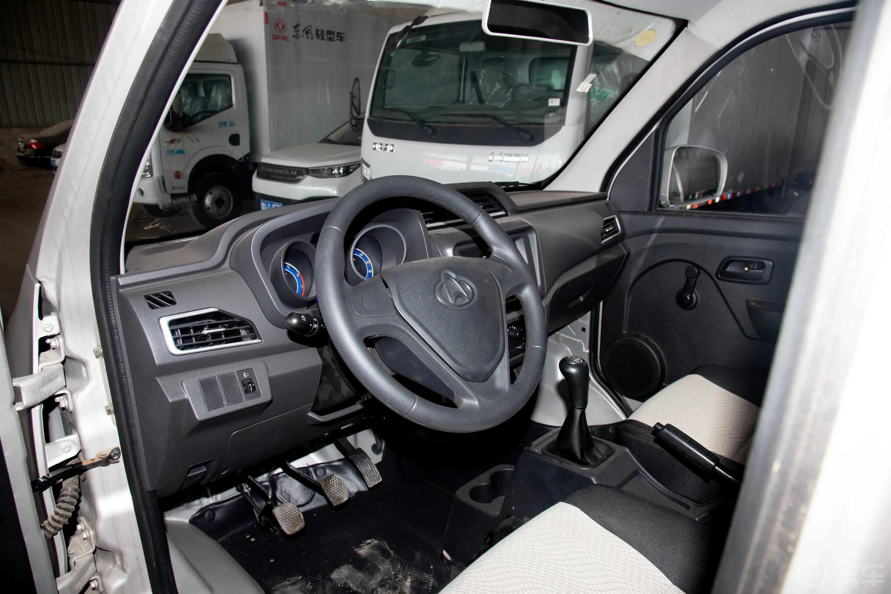 跨越王X1载货汽车N1 1.2L 单排双后轮 舒适版 SC1021XDD68 汽油 国VI驾驶位区域