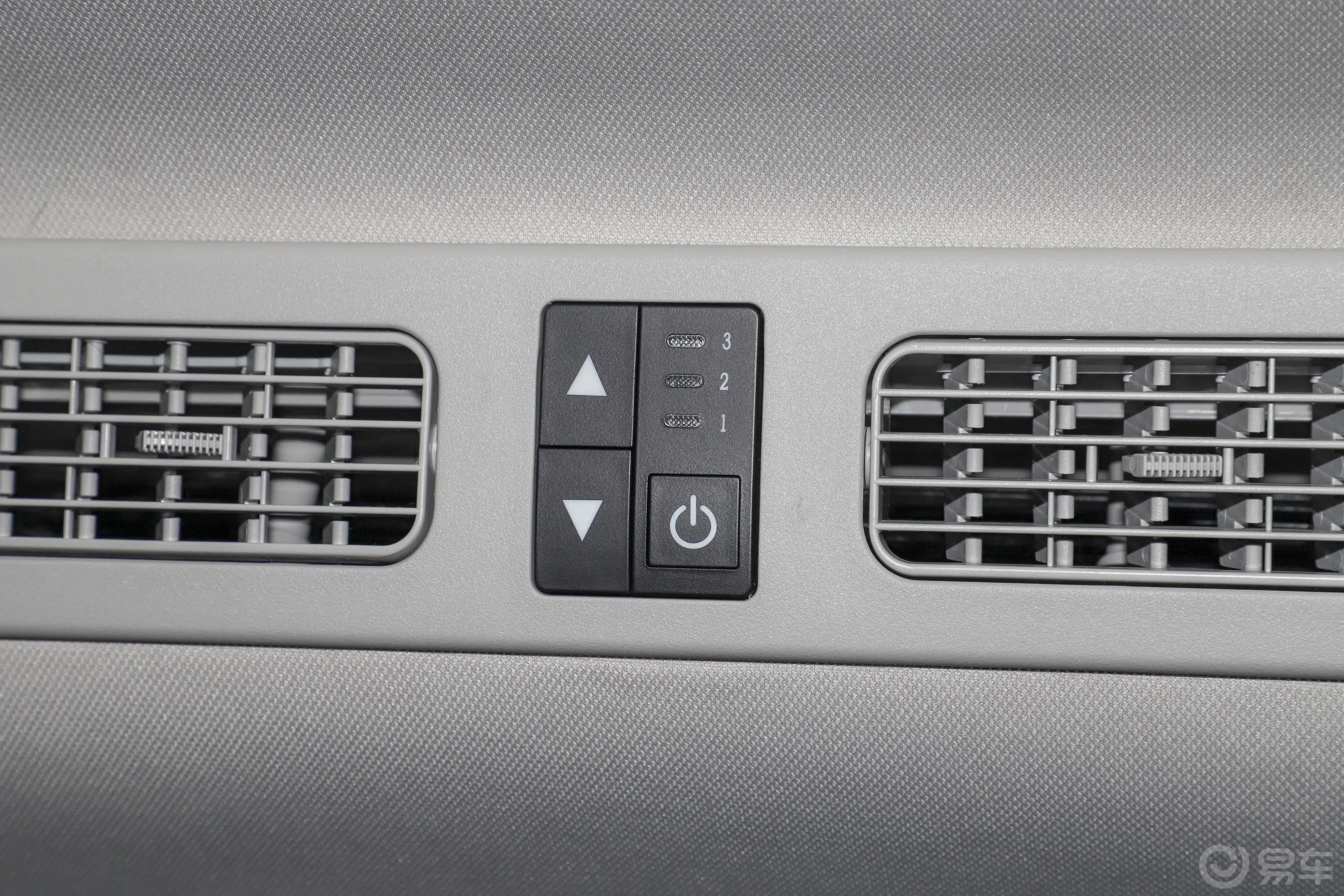 开瑞K601.5T 手动 舒适型 国VI后排空调控制键