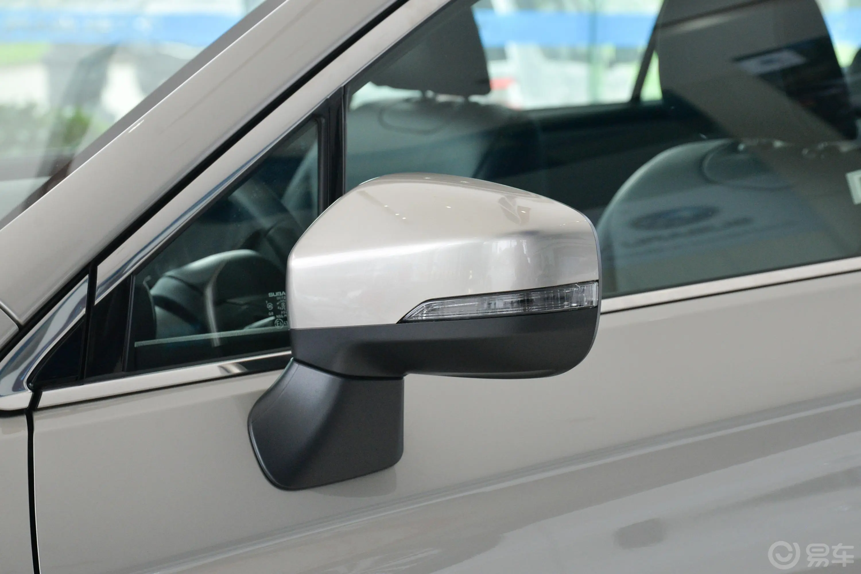 傲虎改款 2.5i 经典版主驾驶后视镜背面