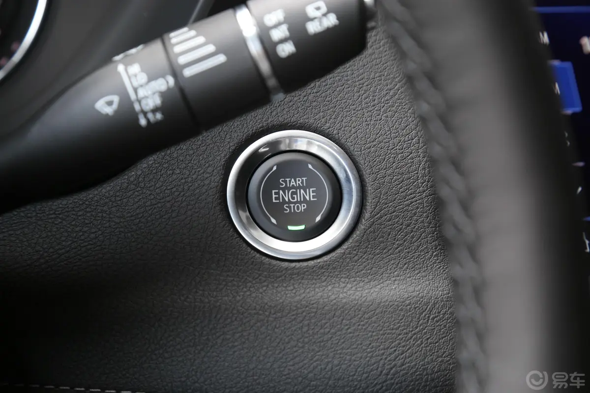 凯迪拉克XT4改款 28T 两驱 领先运动型钥匙孔或一键启动按键