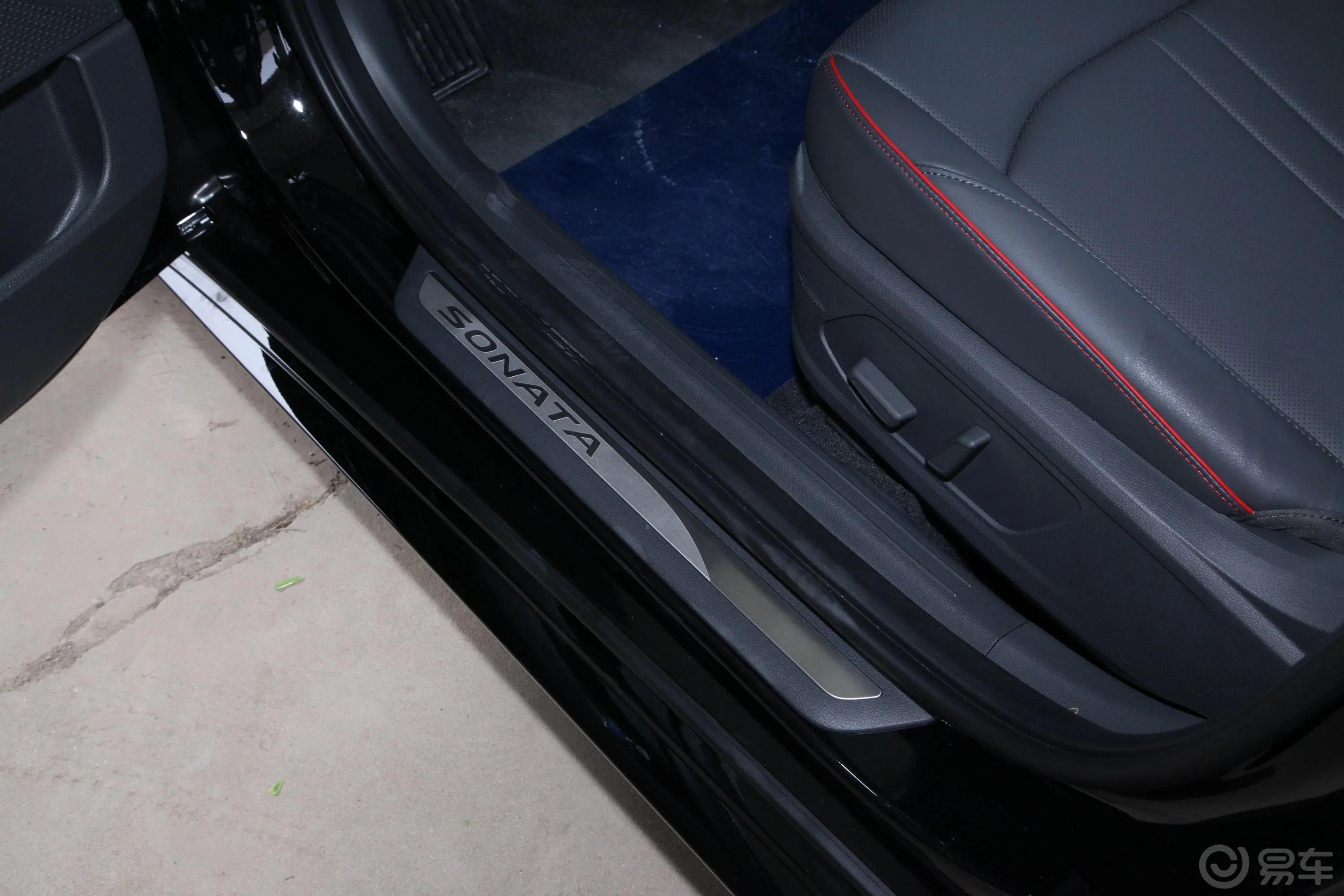 索纳塔380TGDi 自动豪华版前排迎宾踏板