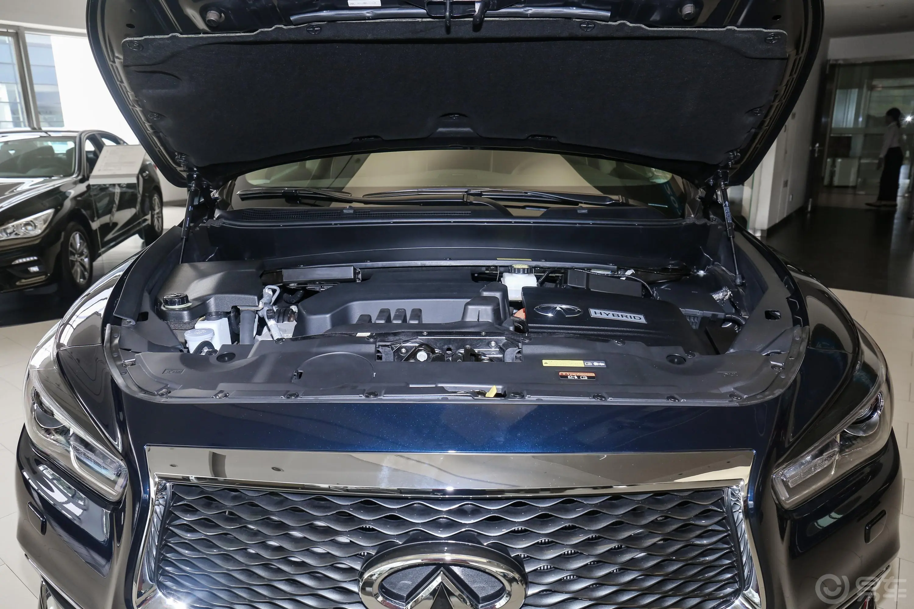 英菲尼迪QX60(进口)2.5 S/C Hybrid 四驱 全能版发动机舱整体