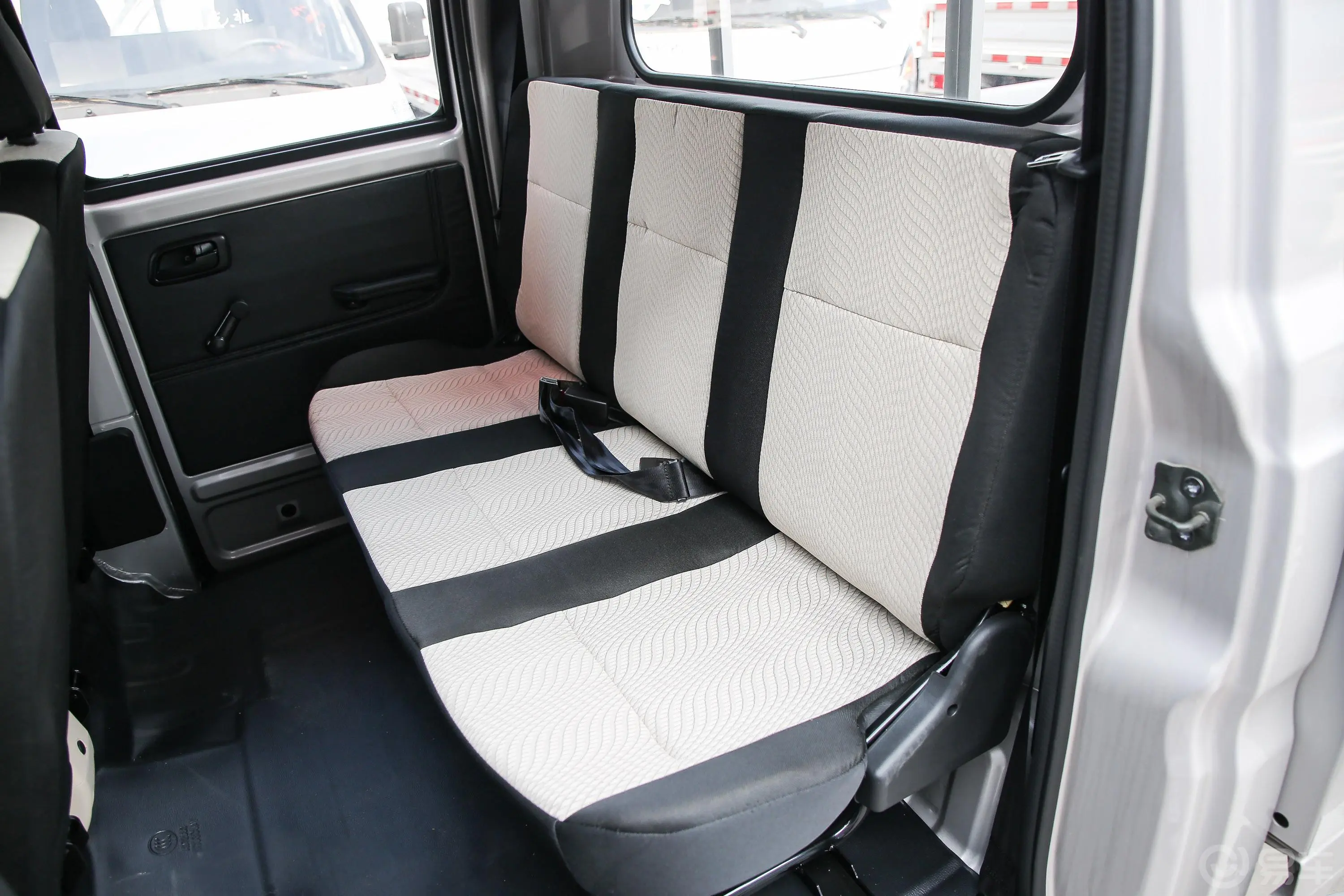 新豹T3载货汽车N1 1.2L 双排单后轮 舒适版(4.99米)SC1031TMS6B1 汽油 国Ⅵ后排座椅
