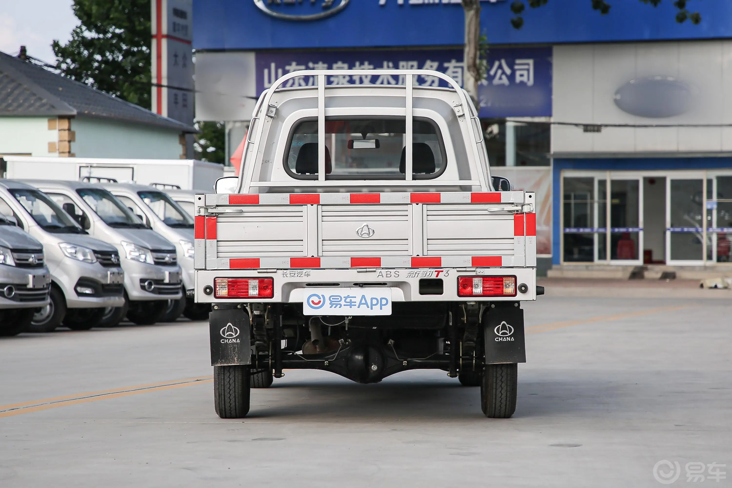 新豹T3载货汽车N1 1.2L 双排单后轮 舒适版(4.99米)SC1031TMS6B1 汽油 国Ⅵ正后水平