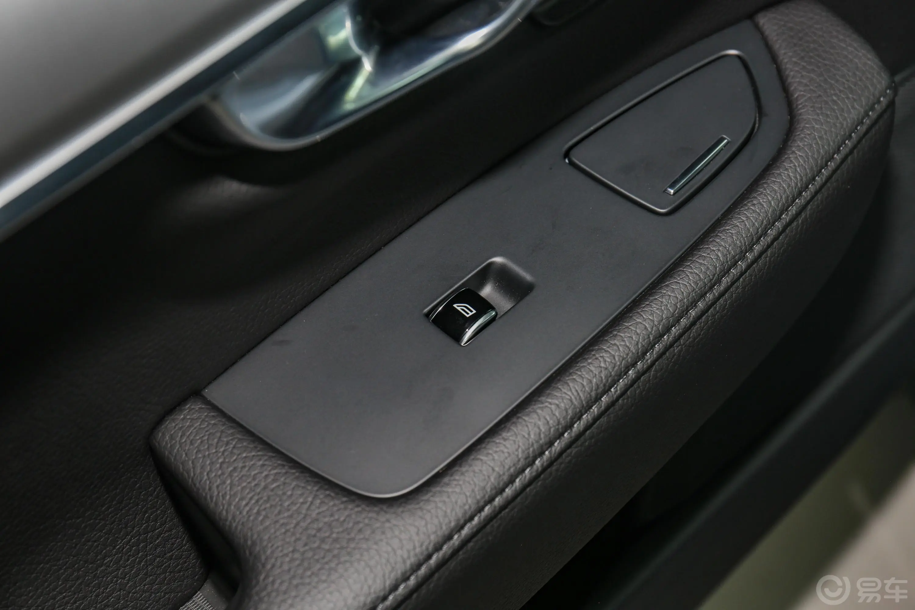 沃尔沃S90改款 T5 智逸运动版后车窗调节