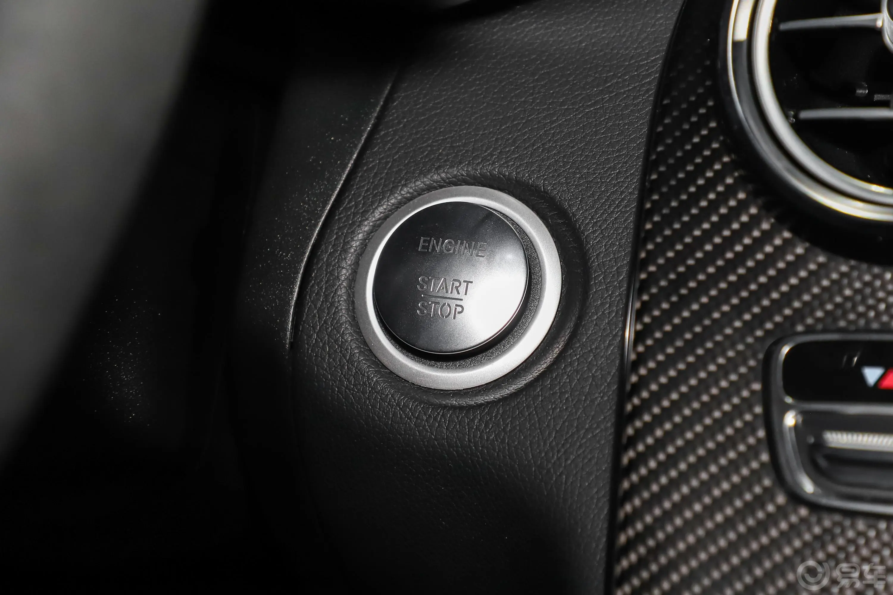 奔驰GLC轿跑 AMGGLC 63 S 4MATIC+ 轿跑SUV 先行特别版钥匙孔或一键启动按键