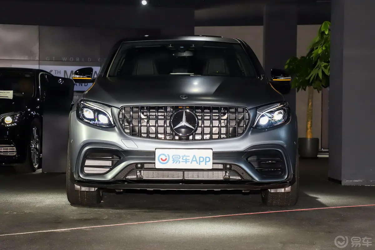 奔驰GLC轿跑 AMGGLC 63 S 4MATIC+ 轿跑SUV 先行特别版正前水平